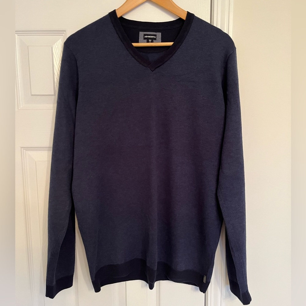 Ashworth V-Neck Sweater - Medium